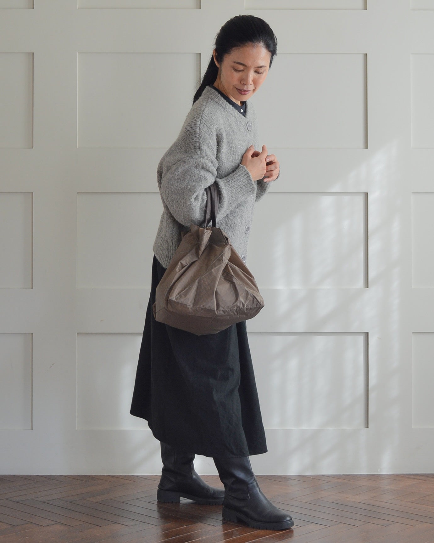 Light Beige x Charcoal Gray | Size L [Pre-order: Delivery in late January]