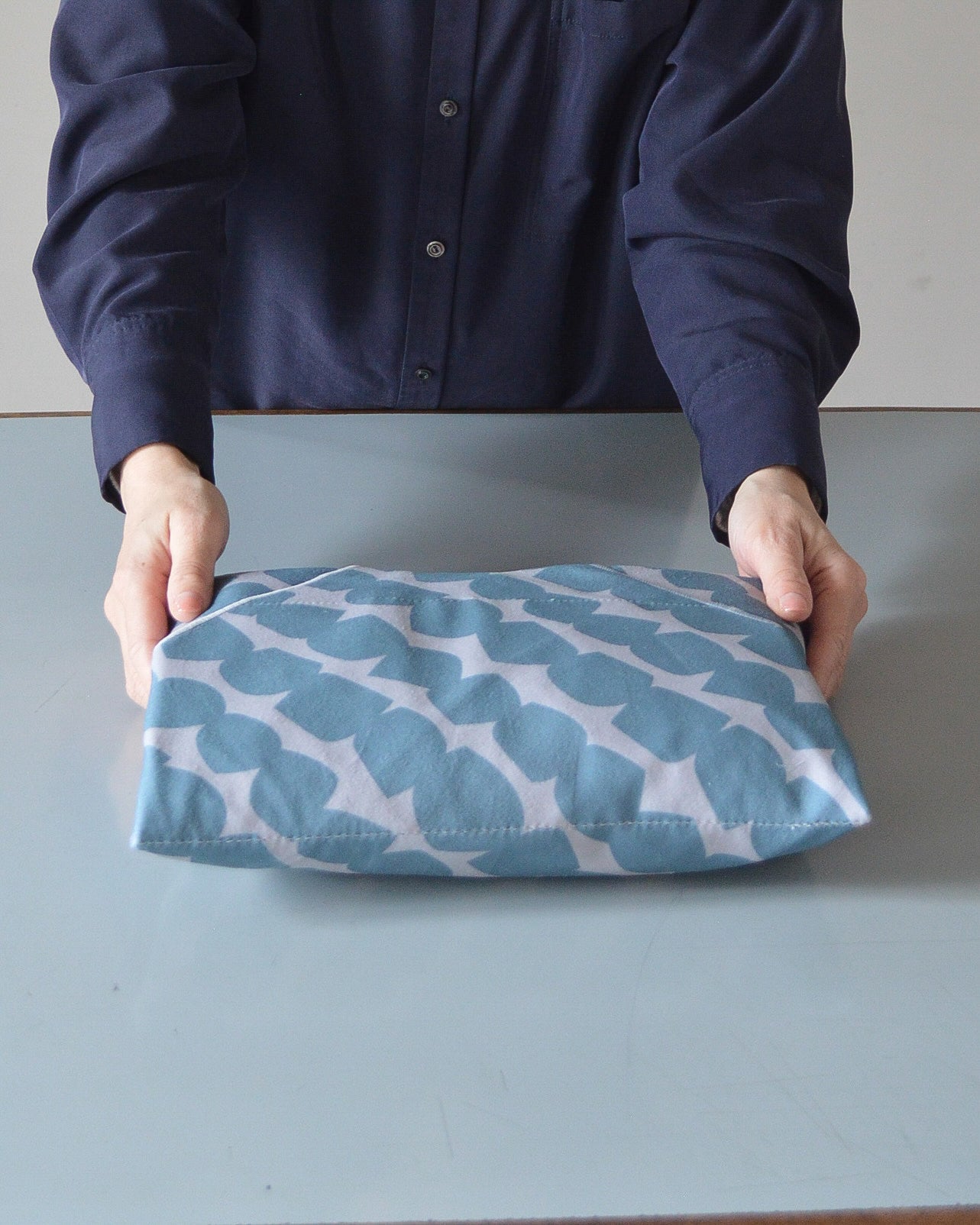 包むが楽しみになる、北欧柄の保冷ふろしき|2,3月限定（お届け４月下旬）