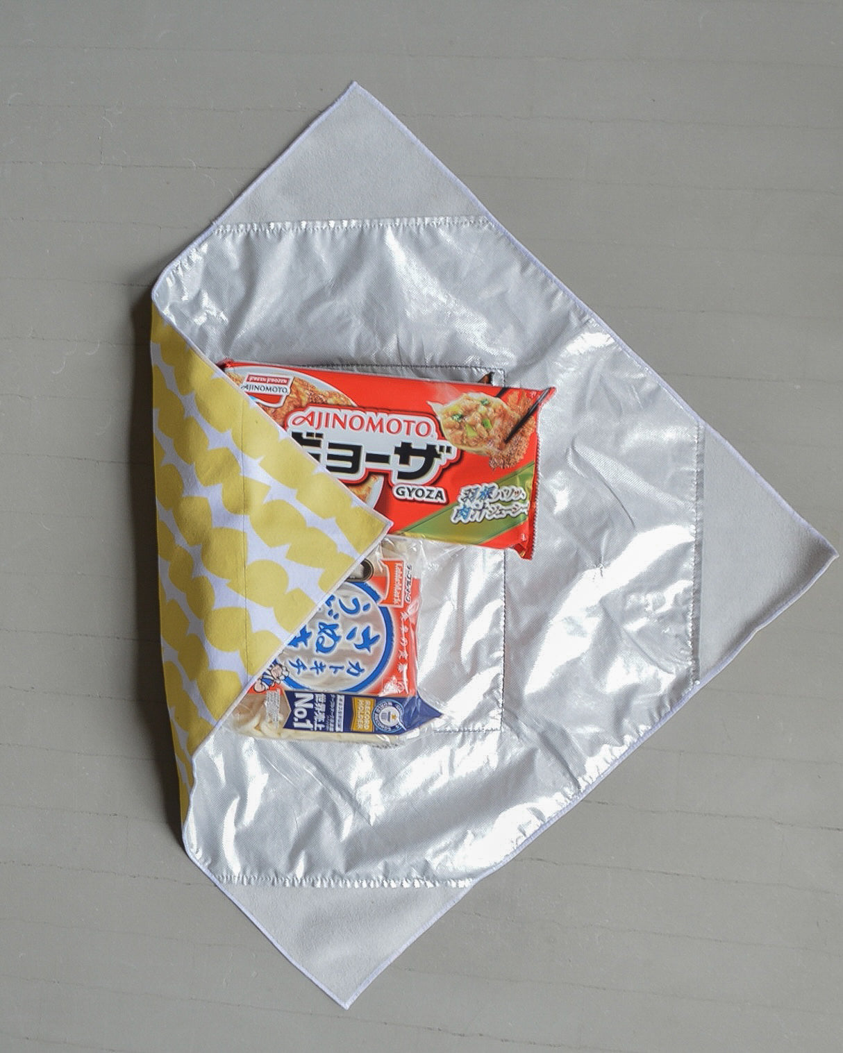 包むが楽しみになる、北欧柄の保冷ふろしき|2,3月限定（お届け４月下旬）