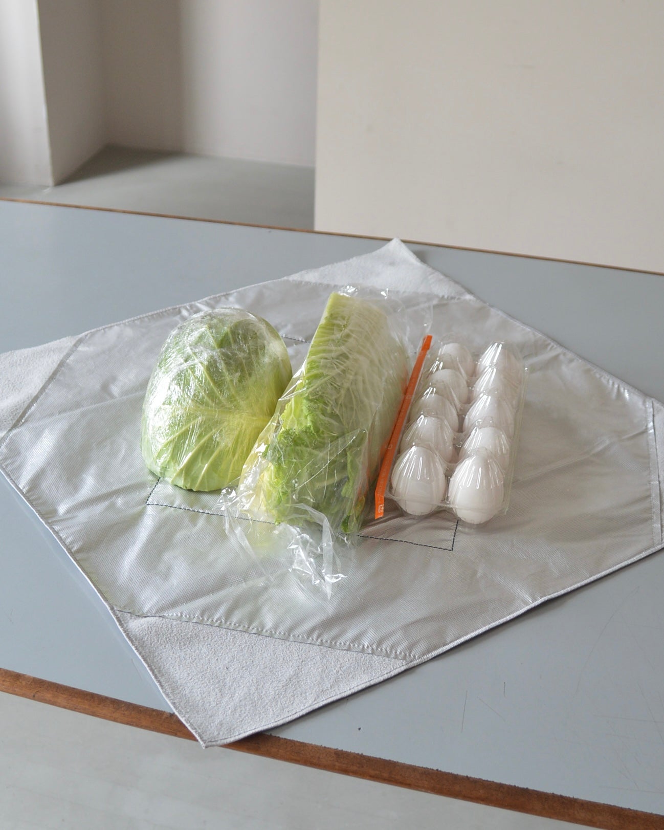 包むが楽しみになる、北欧柄の保冷ふろしき|2,3月限定（お届け４月下旬）