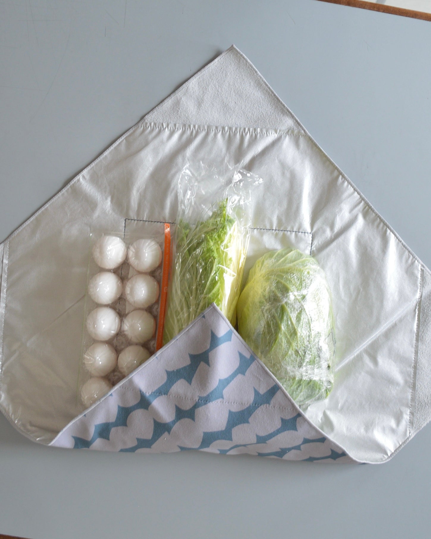 包むが楽しみになる、北欧柄の保冷ふろしき|2,3月限定（お届け４月下旬）