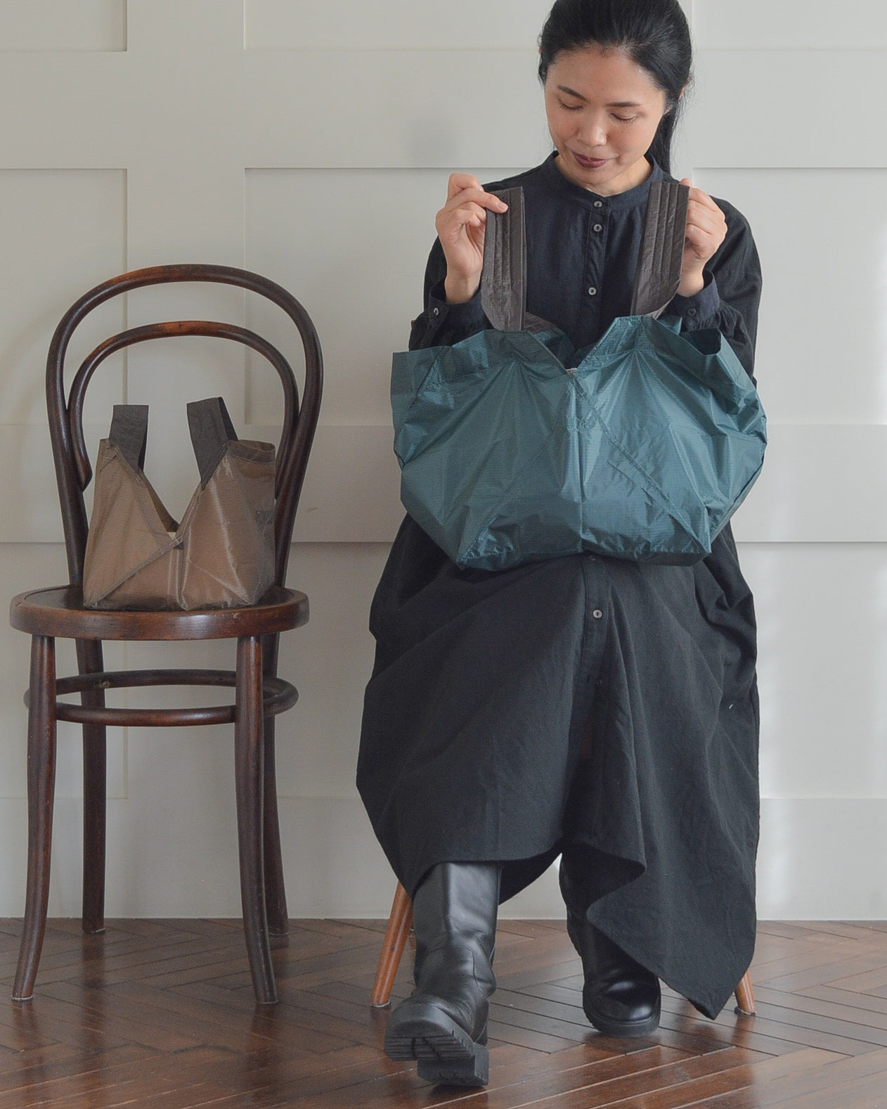 Light Beige x Charcoal Gray | Size L [Pre-order: Delivery in late January]